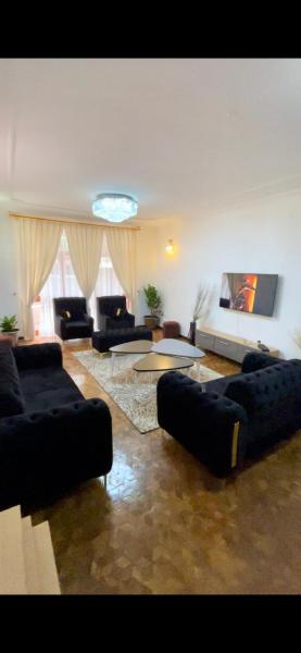 DELUXE Specious Home in a Beautiful Neighborhood